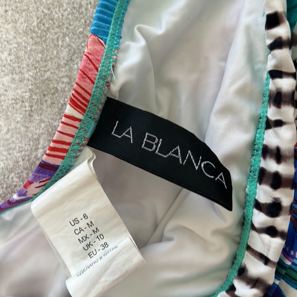 Bikini - Picture 2 of 4